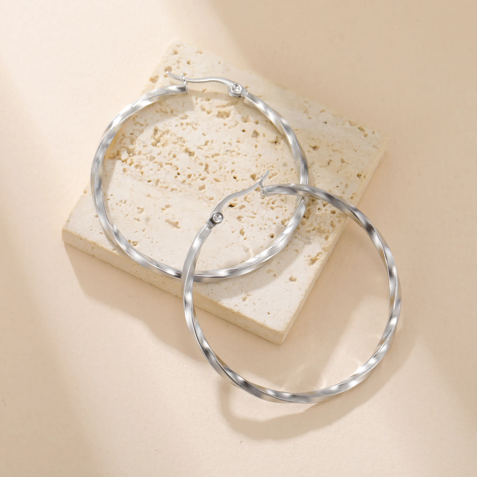 

Sipuris Moebius Strip Big Hoop Earrings For Women Girl Stainless Steel Trendy Irregular Geometry Earrings Jeweley Weddings Gifts