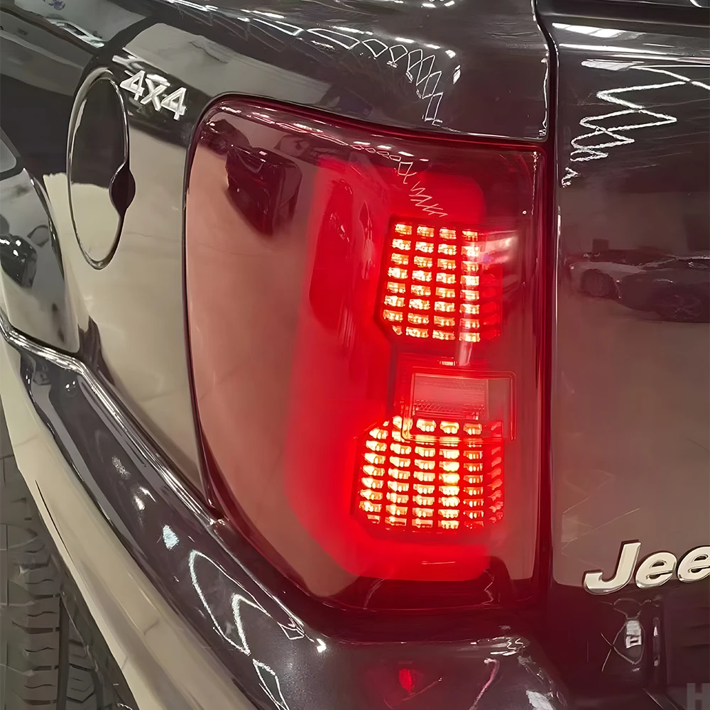 Zestaw lamp tylnych do Jeep Grand Cherokee 1999-2004, ulepszone światła tylne, podświetlenie, migające światła kierunkowskazów, Plug and Play, akcesoria narzędziowe.