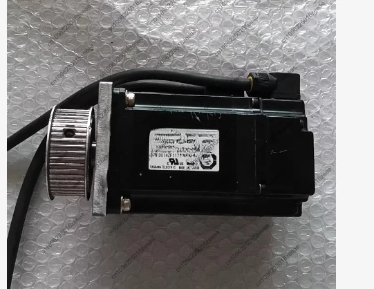 

Б/у серводвигатель SGMJV-04A3A-SU11/400W один, тест ОК