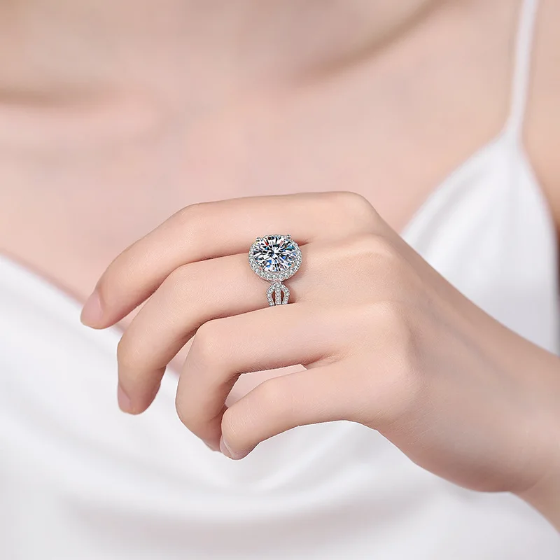 Platinum Round Pack Moissanite Anel para Mulheres, Anel de Noivado Premium, Jóias Finas de Casamento, Atmosfera Elegante, Pt950, 5 Carat