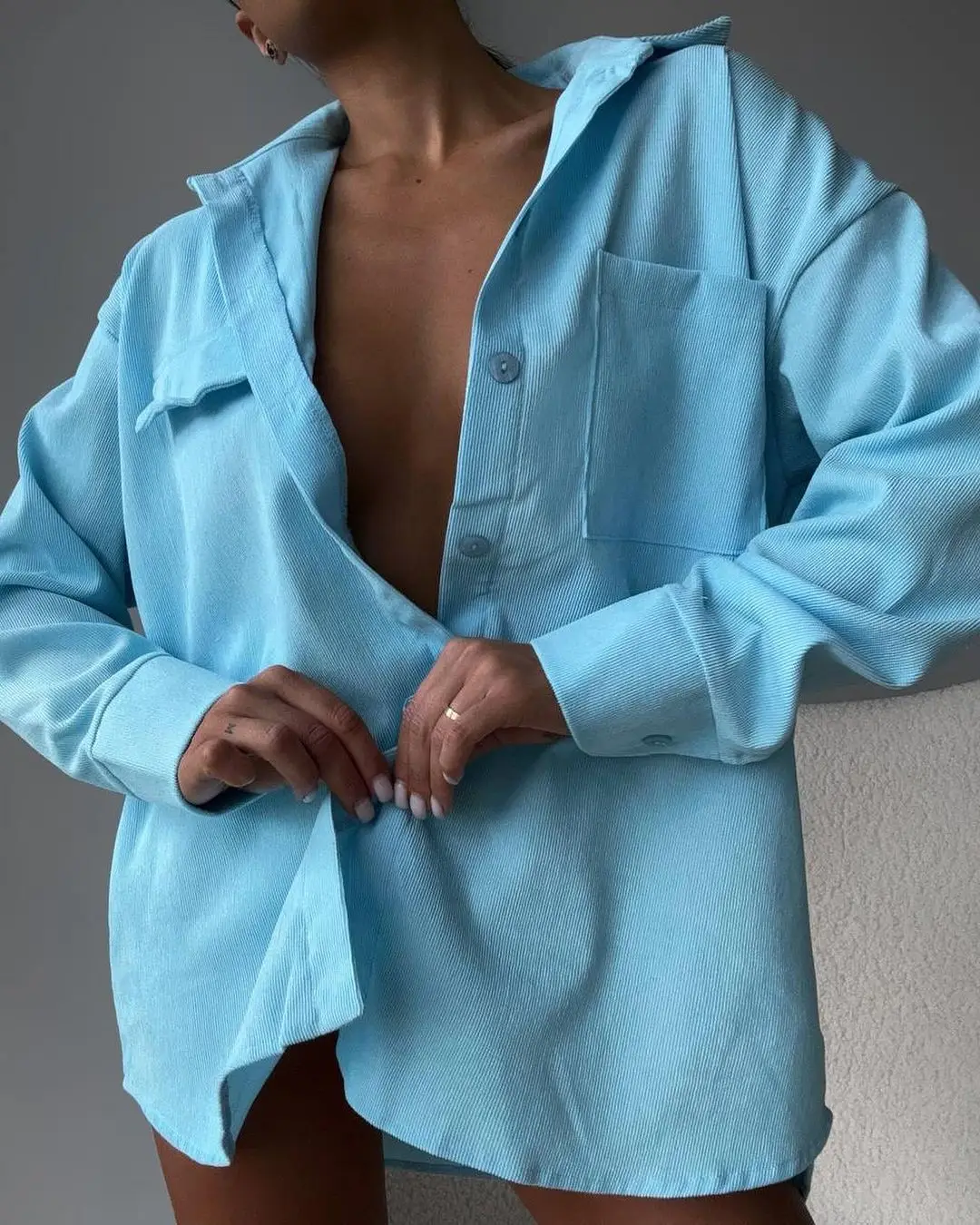 2025 الربيع/الخريف جديد مريح قميص نسائي غير رسمي موضة بلون التلبيب كم طويل واحدة بريت سترة فضفاضة