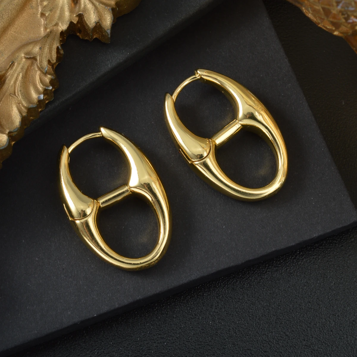 Women Double Oval Link Hoop Earring 18K Gold Plated Snap Hinge Ear Hoops Trendy Minimalist Statement Daily Ear Jewelry Accessory