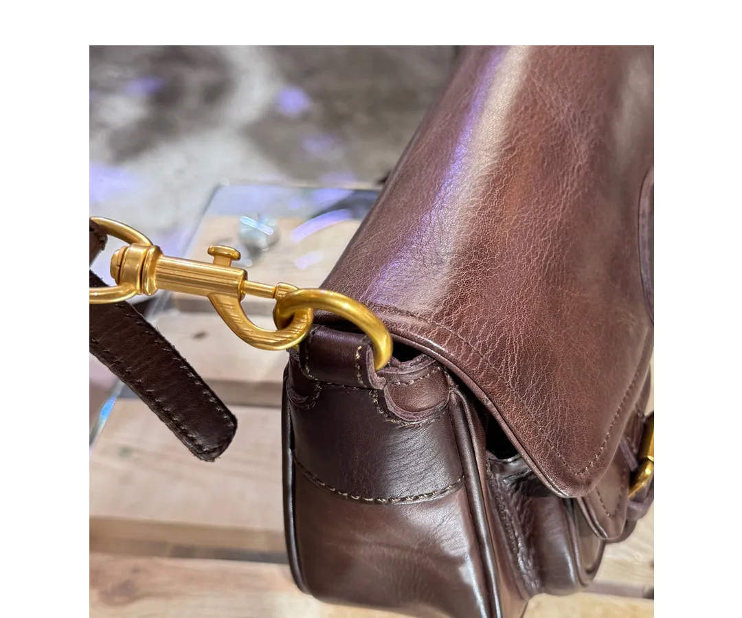 Designer-Handtasche aus pflanzlich gegerbtem Rindsleder, handgefertigt, modische lässige Damen-Umhängetasche aus echtem Leder. – Detail 8
