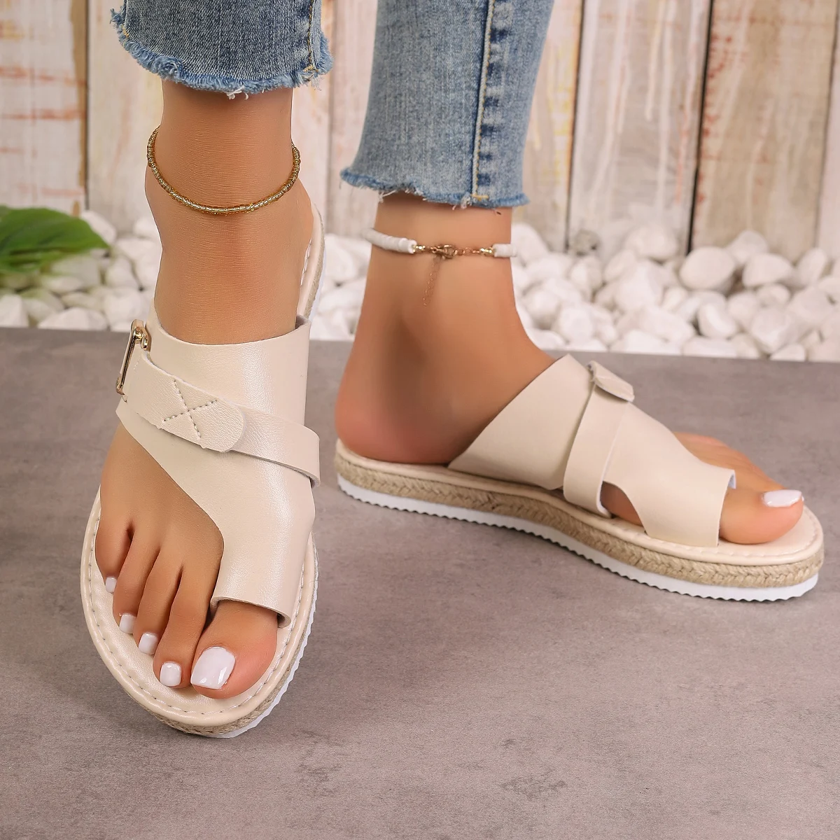 Women Sandals Outside Casual Beach Women Shoes Summer Brown Flats Women Flip Flops Walking Clip Toe Roman Buckle Ladies Sandals