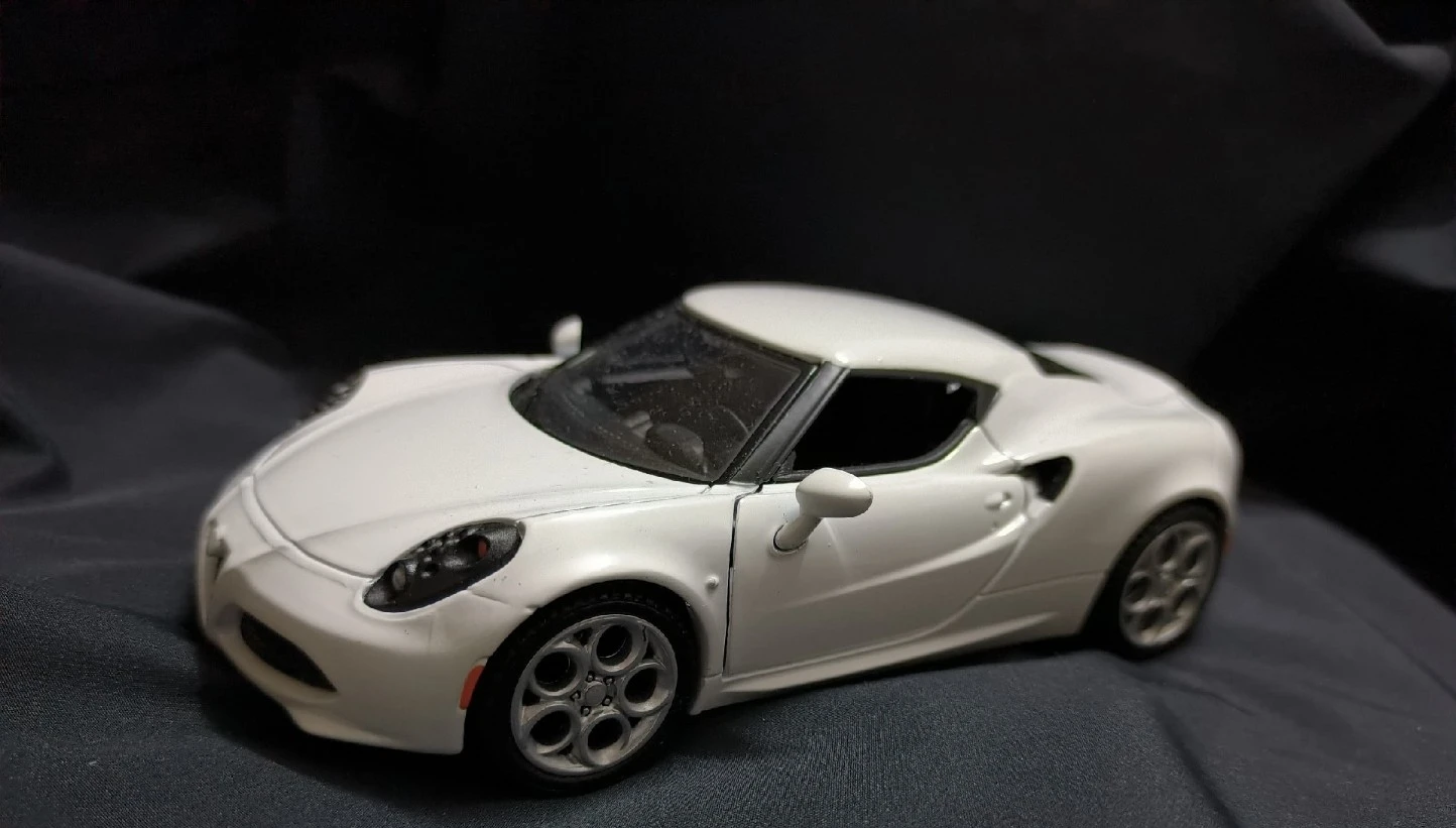 

Classic 1/24 New Arrival Special Price Die-cast Metal Italian 4C Custom Sports Car Model Furniture Display Collection Toys