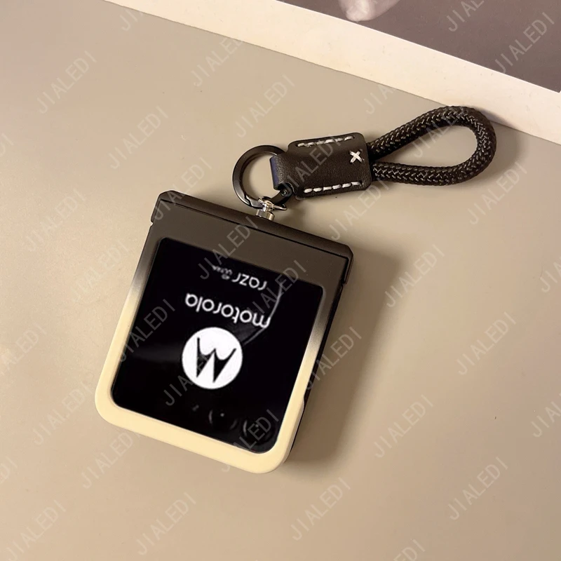 

Чехол для телефона Motorola Razr 50 60 Ultra с цветными ремешками и дизайном «конфликт цветов»