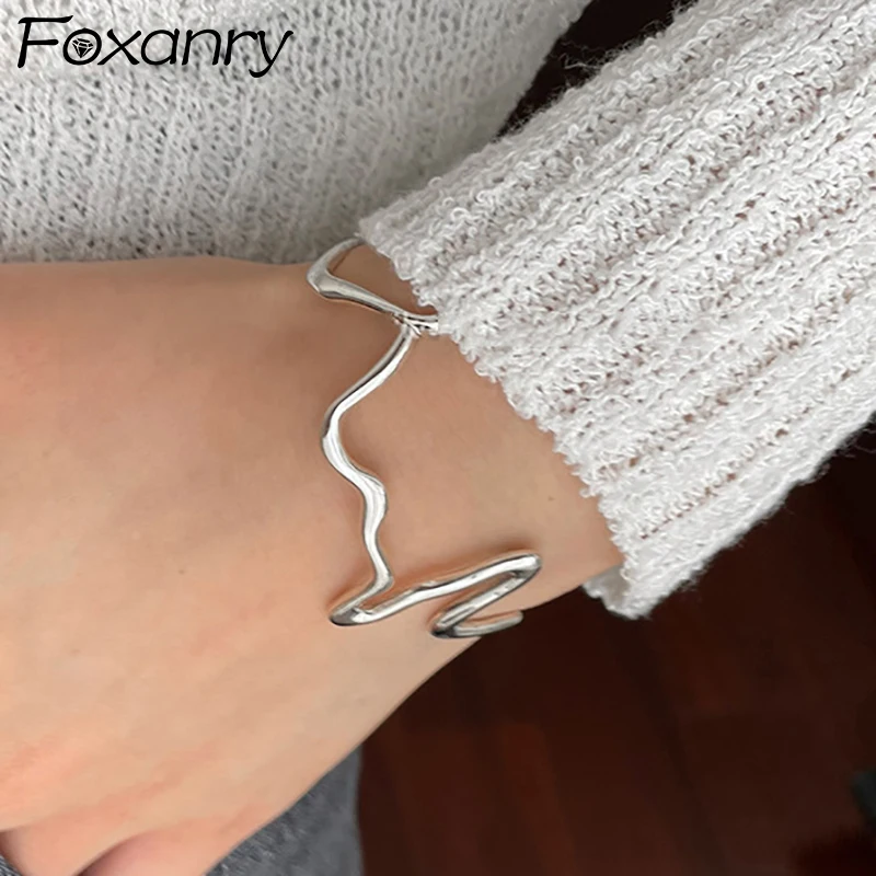 FOXANRY Minimalistisches Stempelarmband für Frauen, Paare, modisch, kreativ, unregelmäßig, Welle, geometrisch, handgefertigt, Party-Schmuck, Geschenke