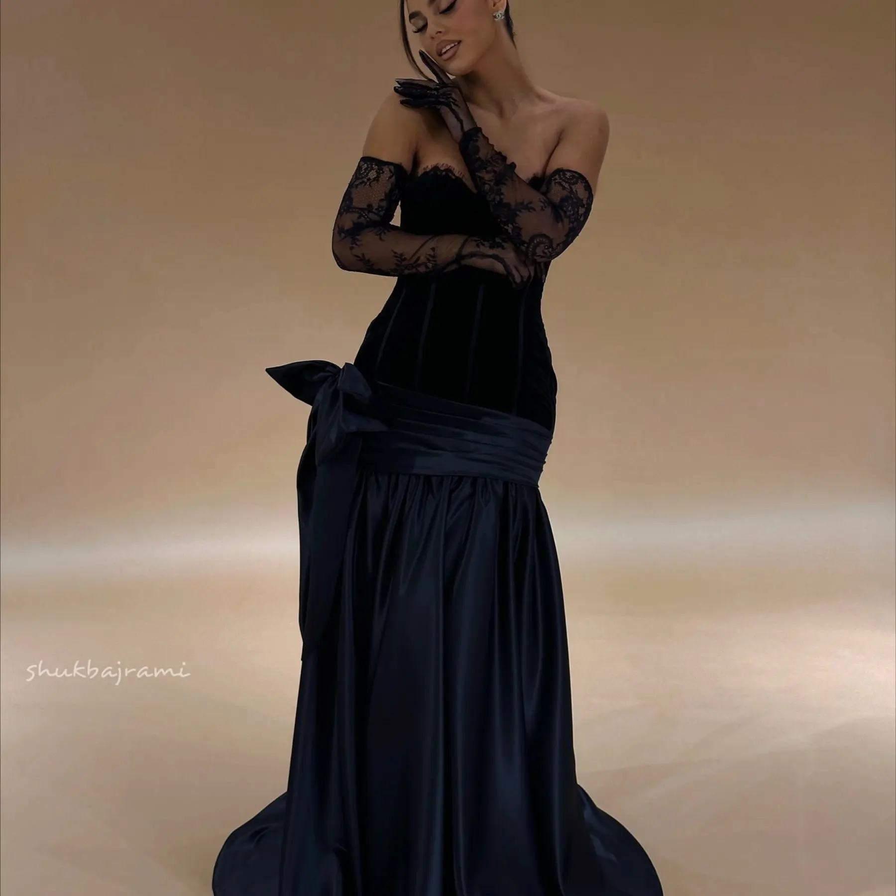 

Сексуальное черное бархатное корсетное платье с кружевными рукавами 2026 Готическое вечернее платье Длинная атласная юбка с бантом на талии Вечернее платье для выпускного вечера для женщин