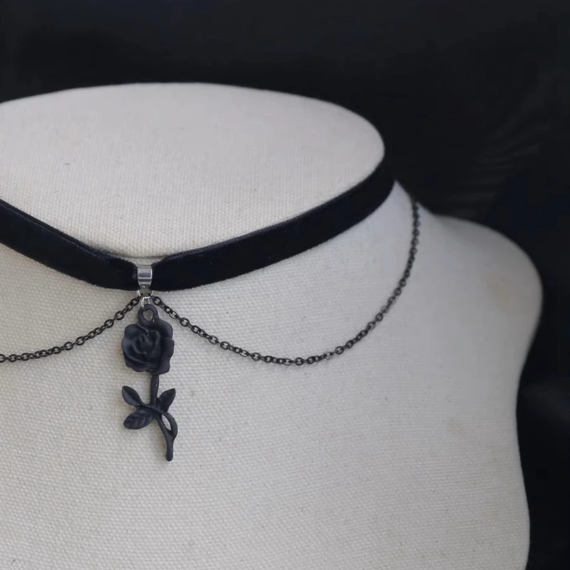 

Gothic Black Rose Charm Choker for Women Fashion Witchcraft Jewelry Accessories Elegant Black Rose Velvet Necklace Gift for Her