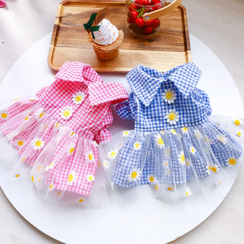 

Luxury Designer Dog Fancy Dresses Embroidery Daisy Veil Elegant Pet Dog Clothes Doll Collar Puppy Skirt Pink Plaid Cat Clothing