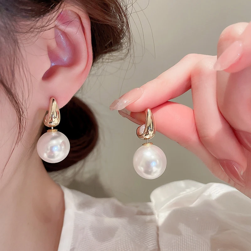 Design sense Multiple Wearing Methods Classic Round Pearl Earrings 2023 Fashion jewelry For Women‘s Wedding Party Accessories