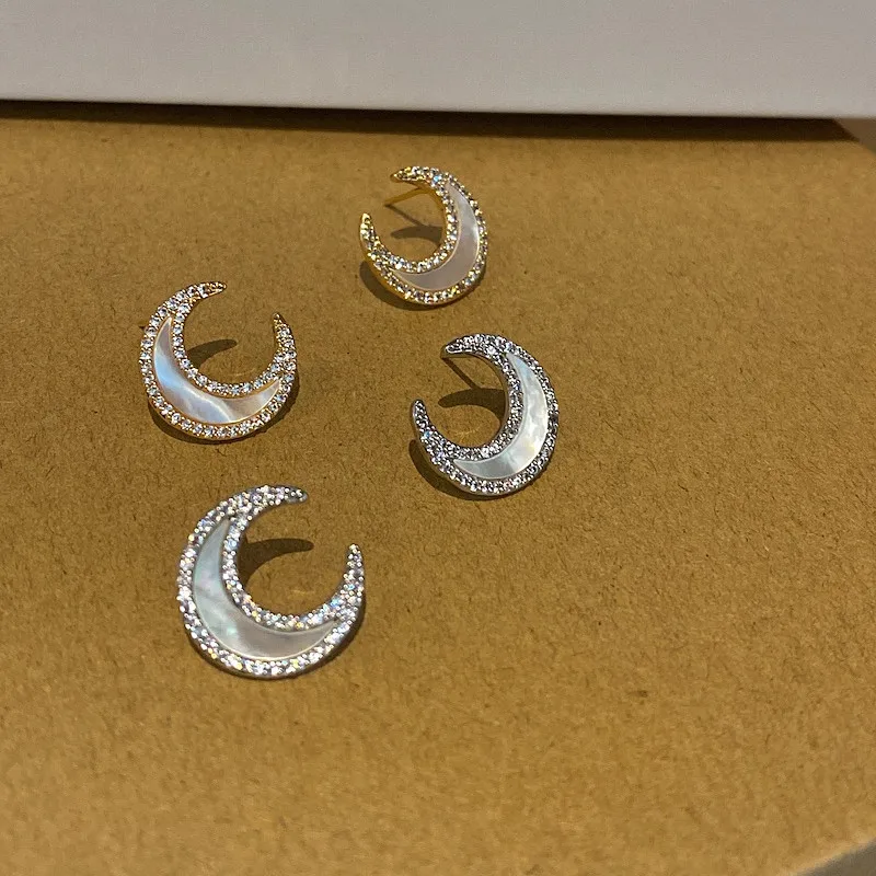 

Moon shell pearl Stud Earrings Women's Simple Ins New sparling delicate crescent piercing