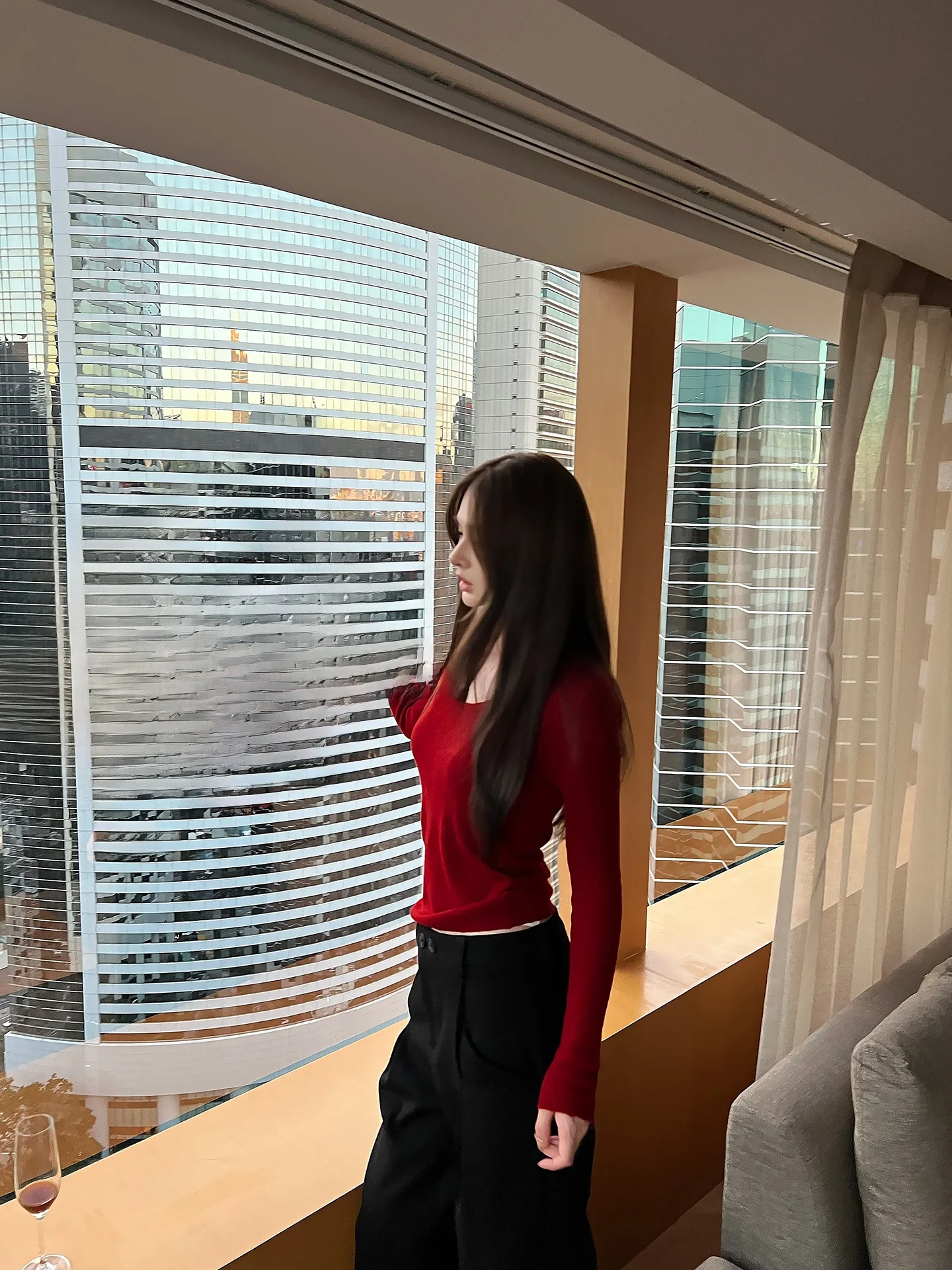 

Женская модная универсальная дышащая зимняя кофта с эффектом похудения, длинным рукавом и круглым вырезом, новинка Lienni2025