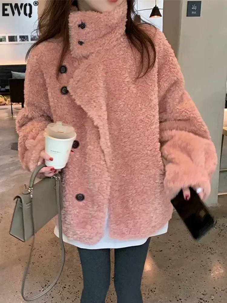 [EWQ] Sweet Chic Single Breasted Turtleneck Faux Fur Coat Women Winter Fluffy Plush Warm Thicken Outerwear 2024 New Tide 16O3508