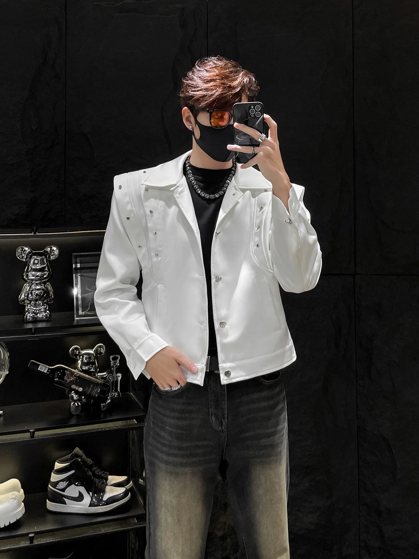 

HOMME ex ort Loose Jaet with Rivet Splicing Design Youth Faion Polyester Fiber Korean Sle White Outerwear