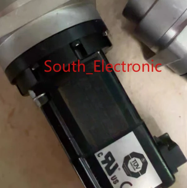 

Серводвигатель SGMAS-A5ACAJ161, в хорошем рабочем состоянии, бесплатная доставка