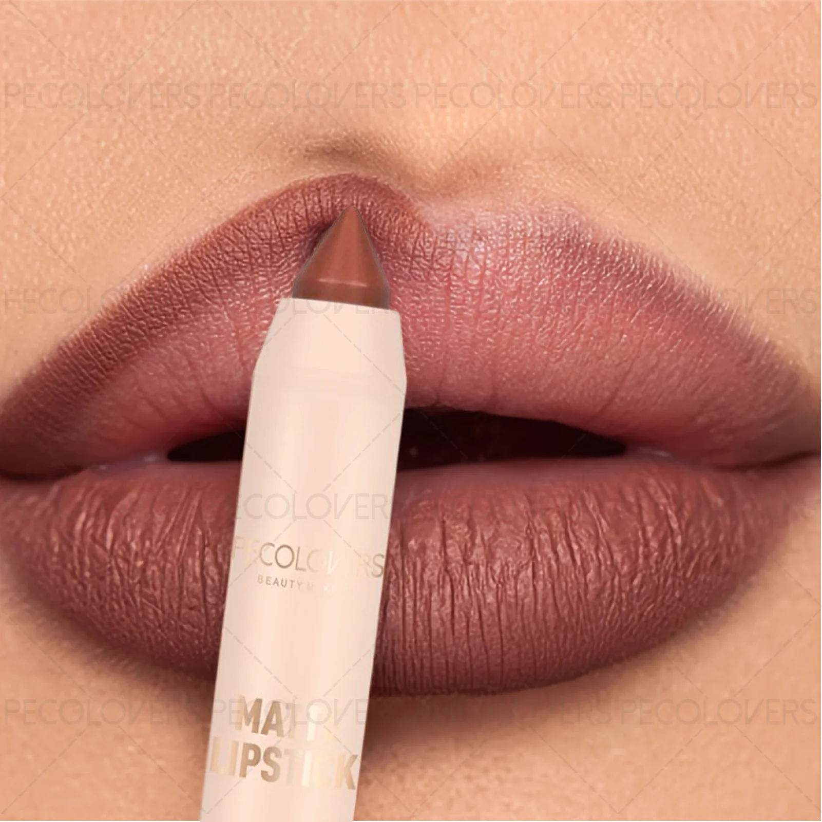 1 lápiz labial mate resistente al
