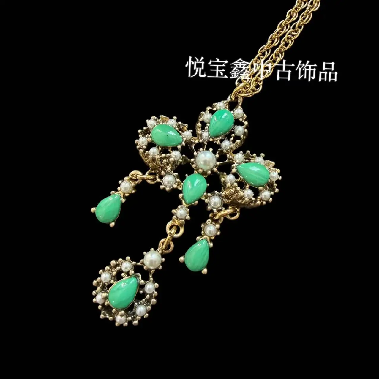 Vintage Aged distress Gold Figurine Green pendant Necklace All-match necklace jewelry Accessory