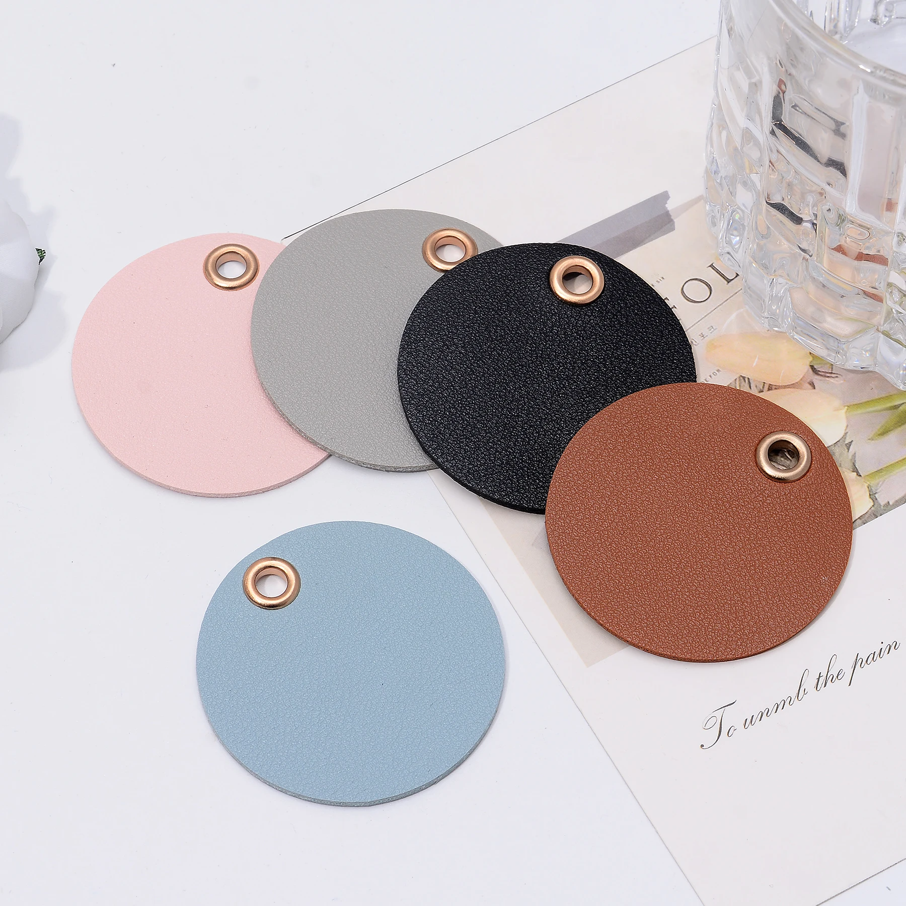 Wholesale 10pcsPet Leather Round Rectangle Bone Shape Charm Tag Memorial Keepsake for Dogs And Cats Gift Key Ring