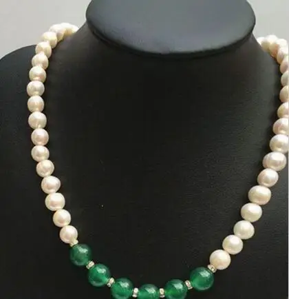 

Beautiful 8-9mm Natural White Cultured Pearl 10mm Green Jade Necklace 18"