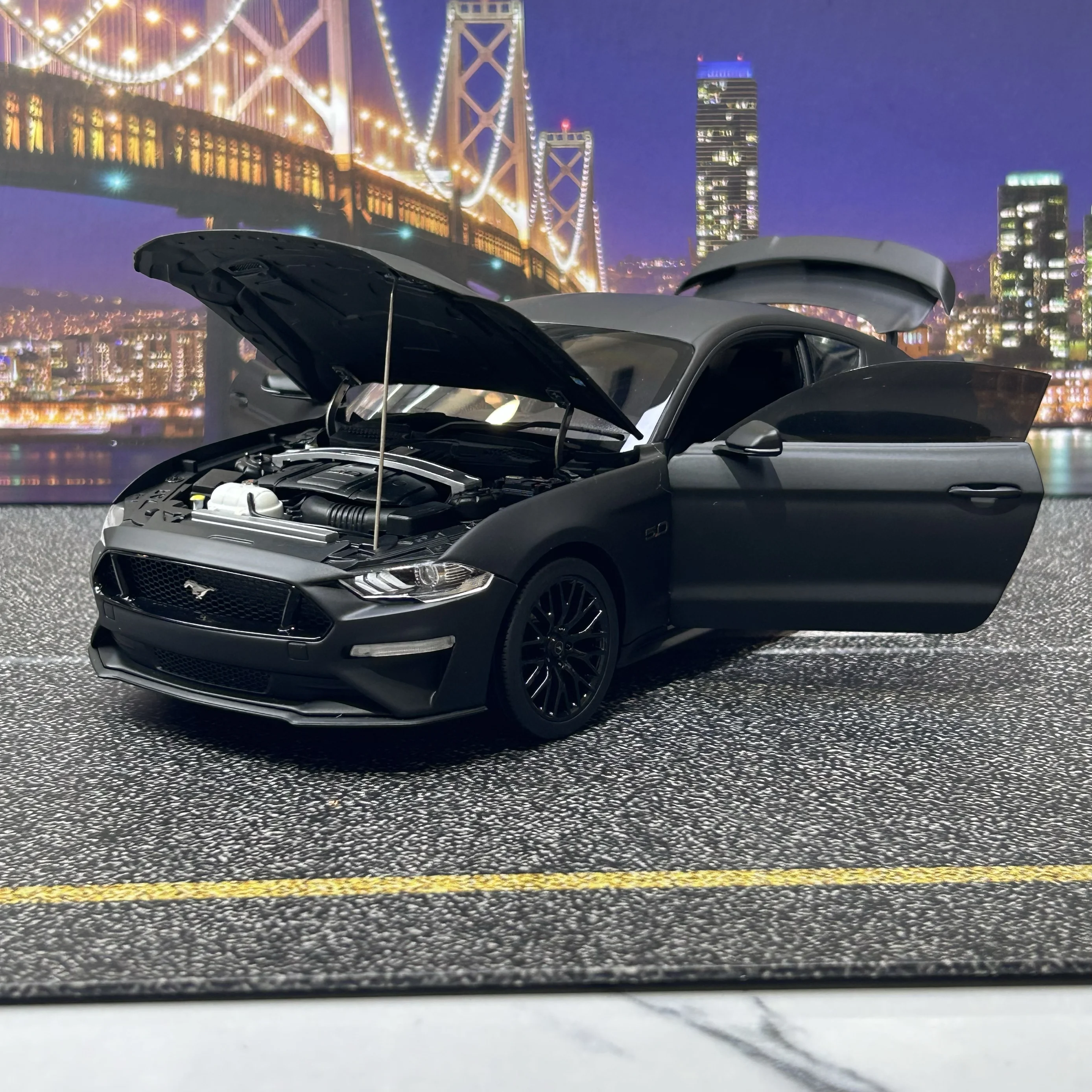 Diecast Master 1:18 Scale Ford Mustang 2019 Alloy Car Model Collectible Toy Gift Souvenir Display Ornament