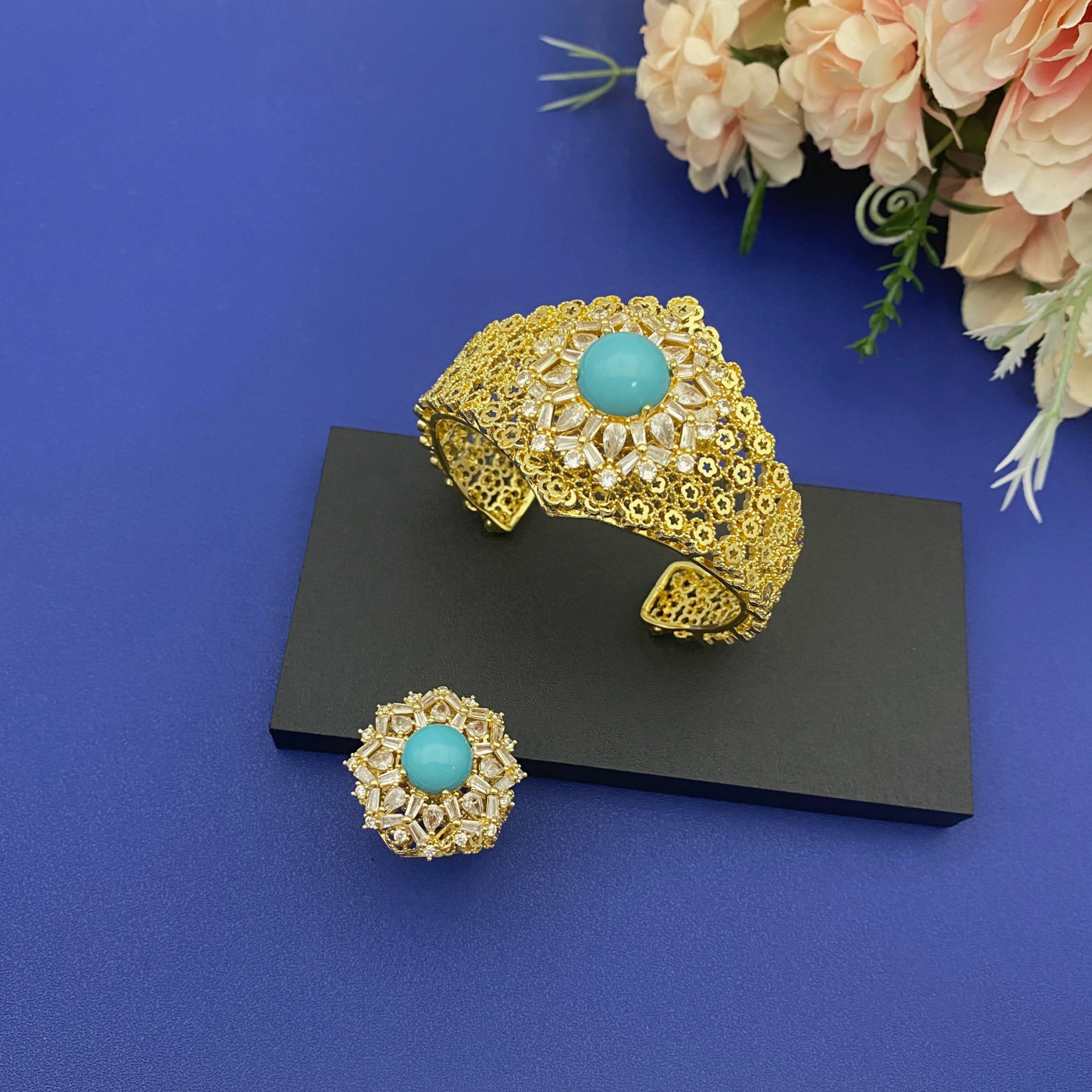 

Женские модные ювелирные изделия Flora в Дубае, позолоченный комплект из 2 предметов, полые дизайнерские браслеты и открытое кольцо-манжета