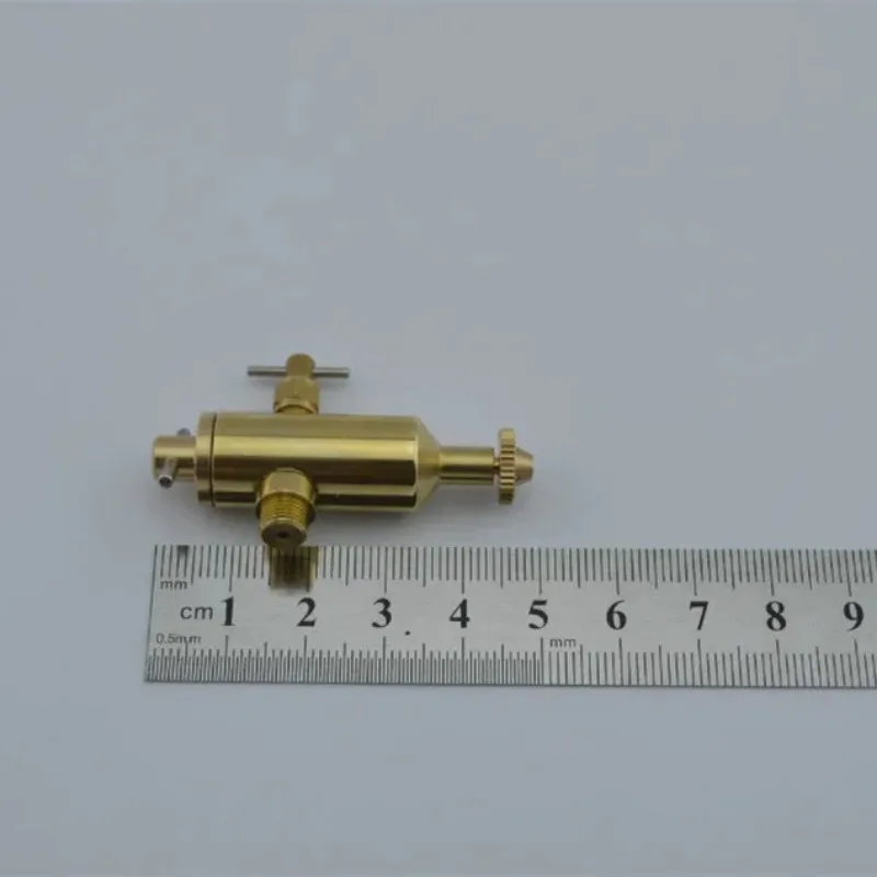 Oil cup for steam engine model lubrication