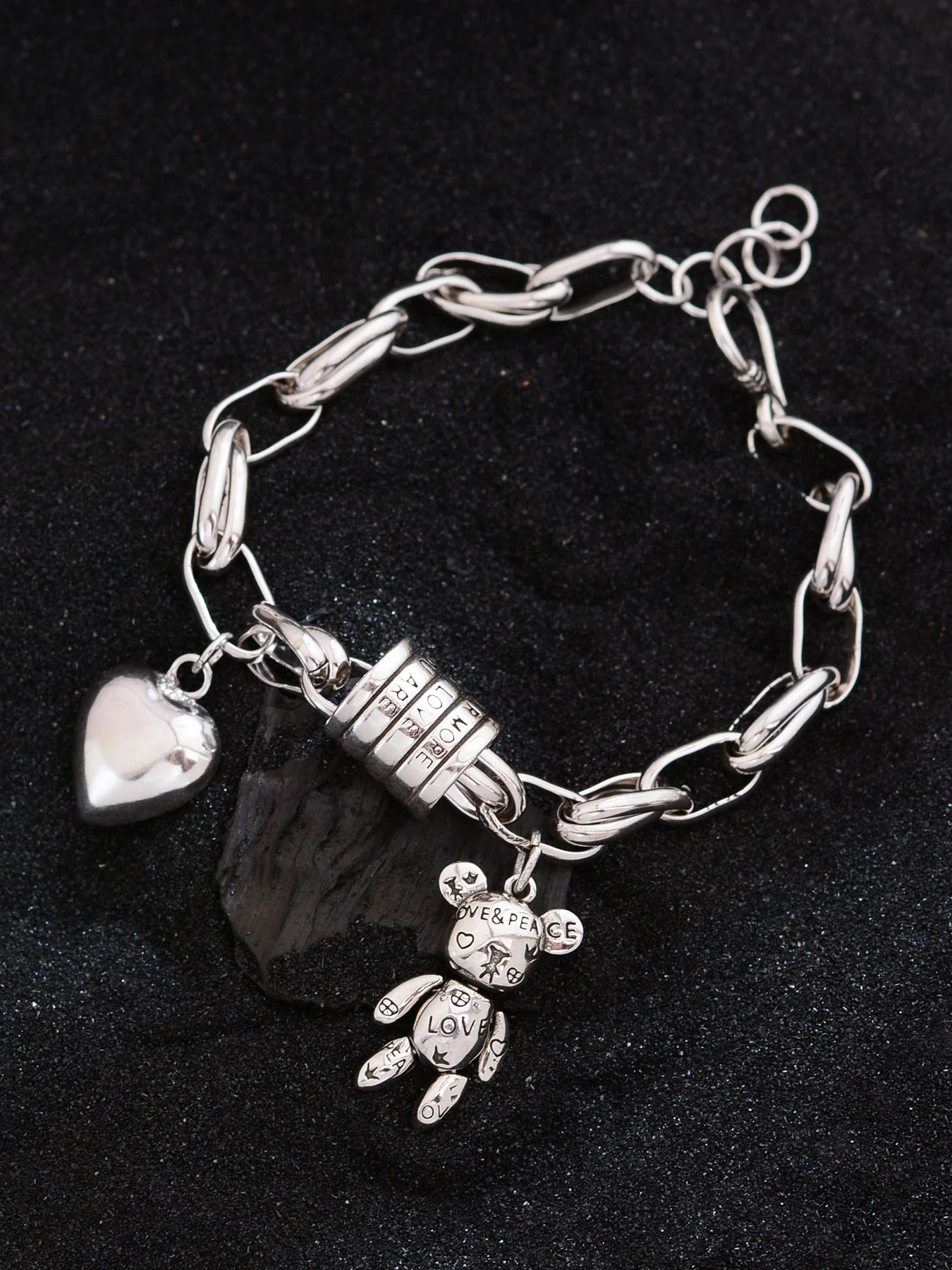 Heart-Shaped Pendant Graffiti Bear Retro Bracelet, Trendy and Unique Accessory, Instagram-Style Niche Fashion Jewelry