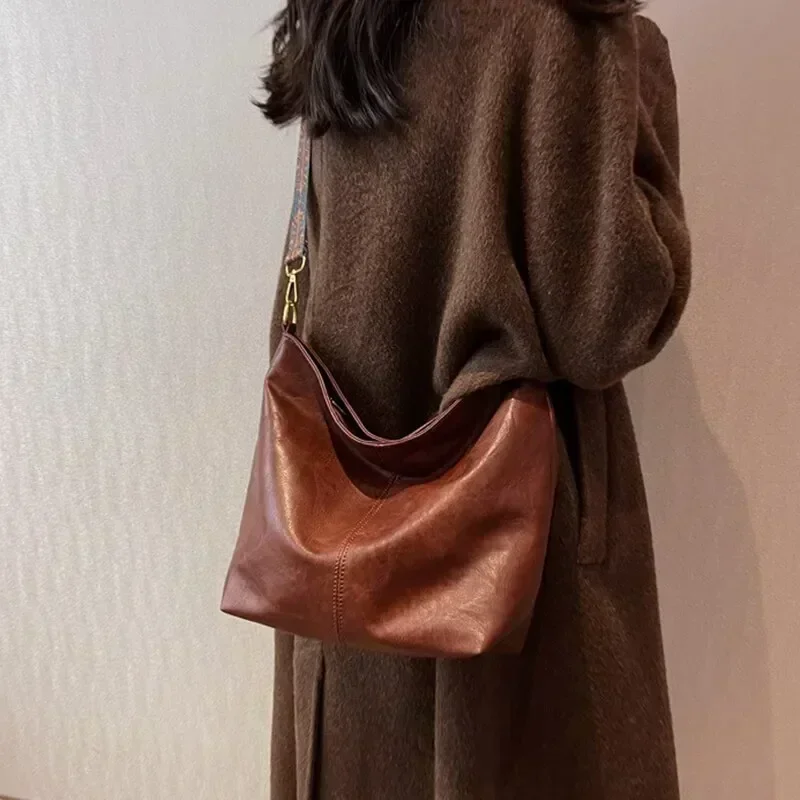 Handheld One Shoulder Crossbody Bag Fashionable  Large Capacity Bucket Bag Solid Color PU Women's Bag in Stock Street Head Trend