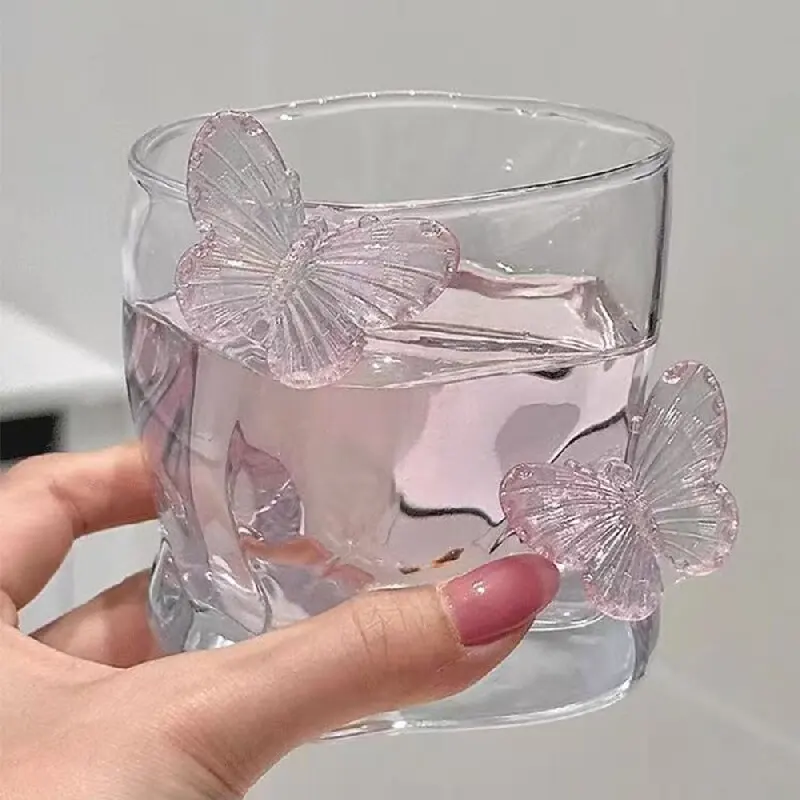Schmetterlingsgläser aus Glas in hochwertigen Bierkrügen, Familiensaft- und Whiskygläsern