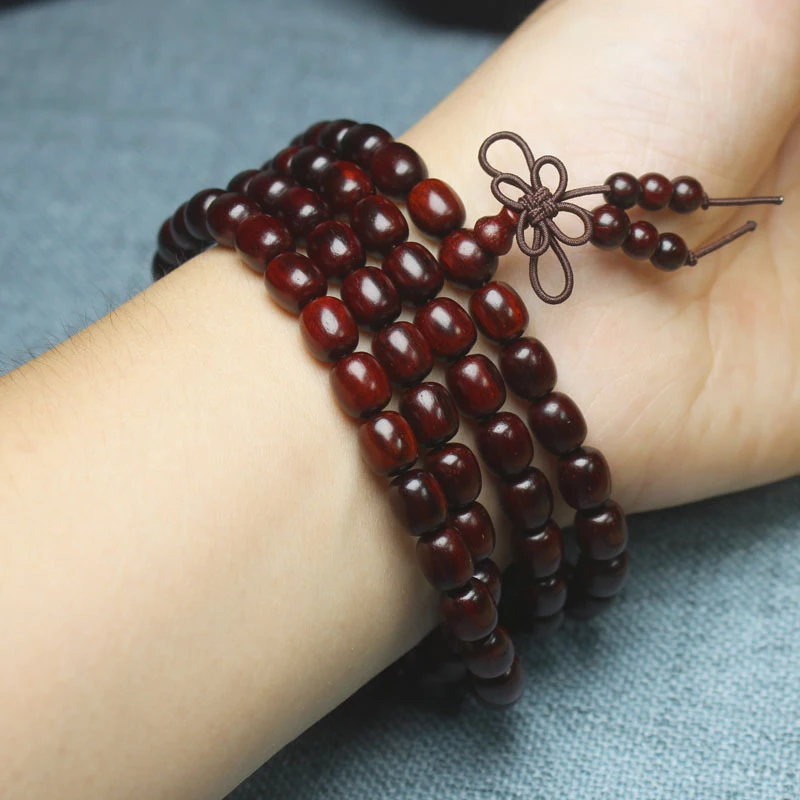 

Индийский браслет из мелколистного риса 7*8, с бусинами из финикового дерева, палисандра и сандалового дерева.