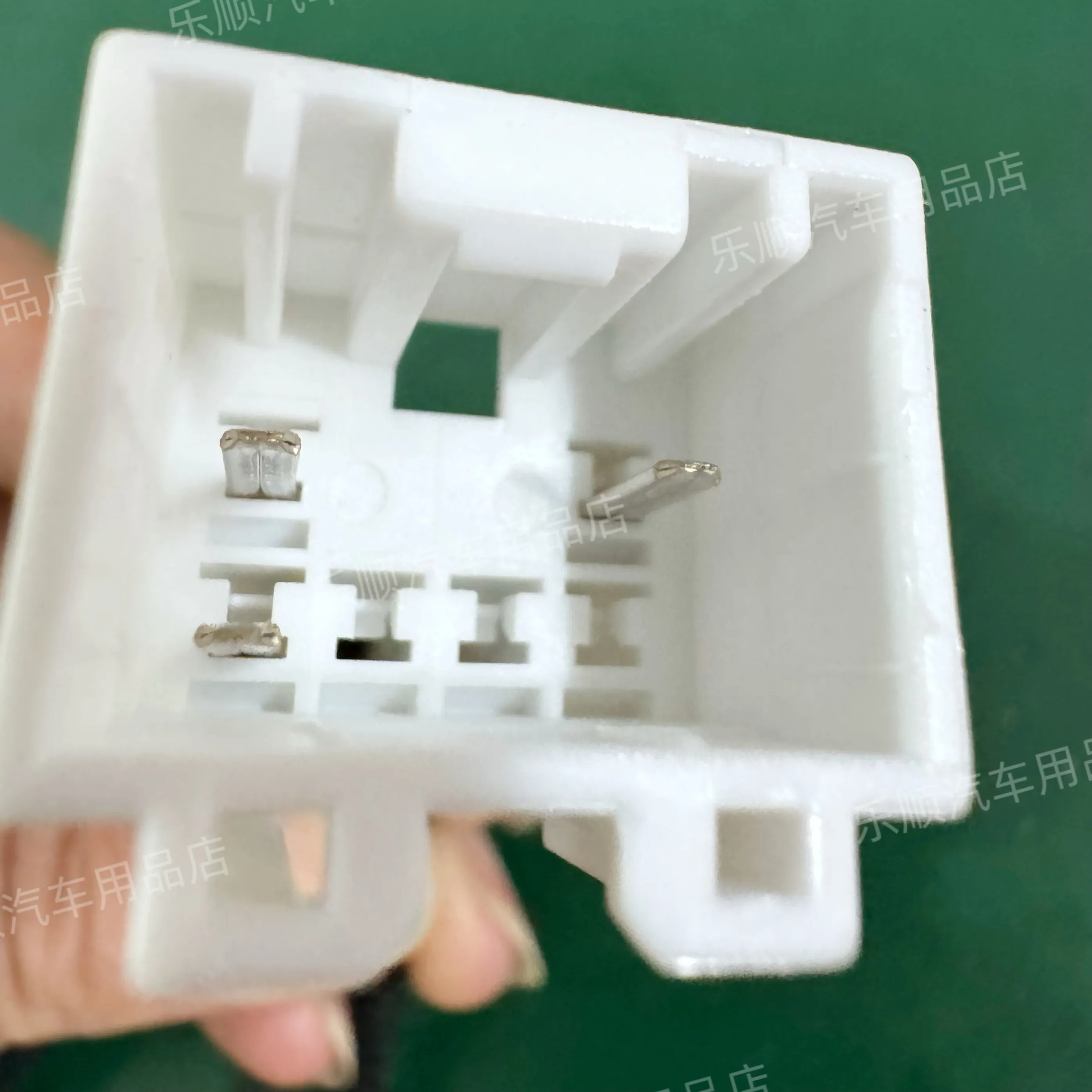 Applicable to Geely Emgrand Fourth-generation Emgrand rearview lamp - non-destructive method for removing the wiring