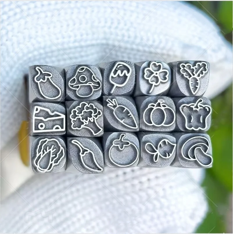 Jewellery stamps, vegetable-patterned steel stamps, gold and silver bracelets, rings, chiselling moulds, gold-smithing tools