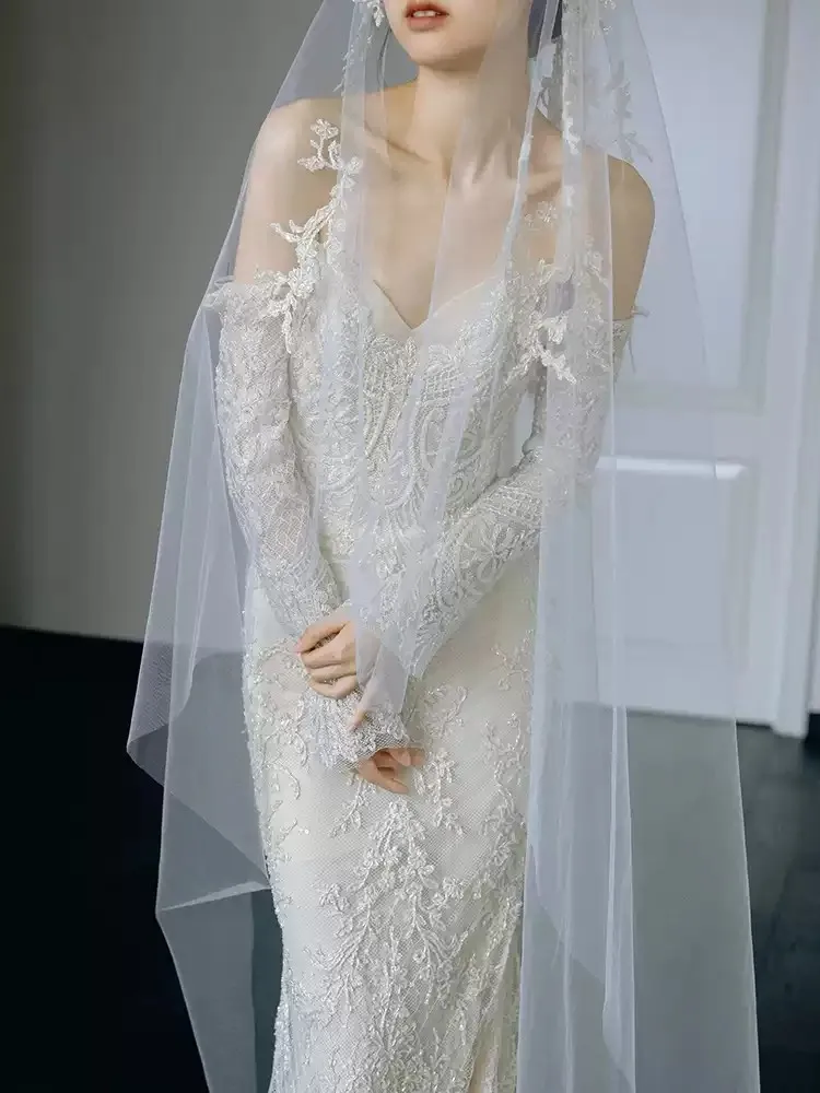 Superbes robes de mariée sirène en dentelle avec gants longs robes de mariée en dentelle flore L & P DQL Studio