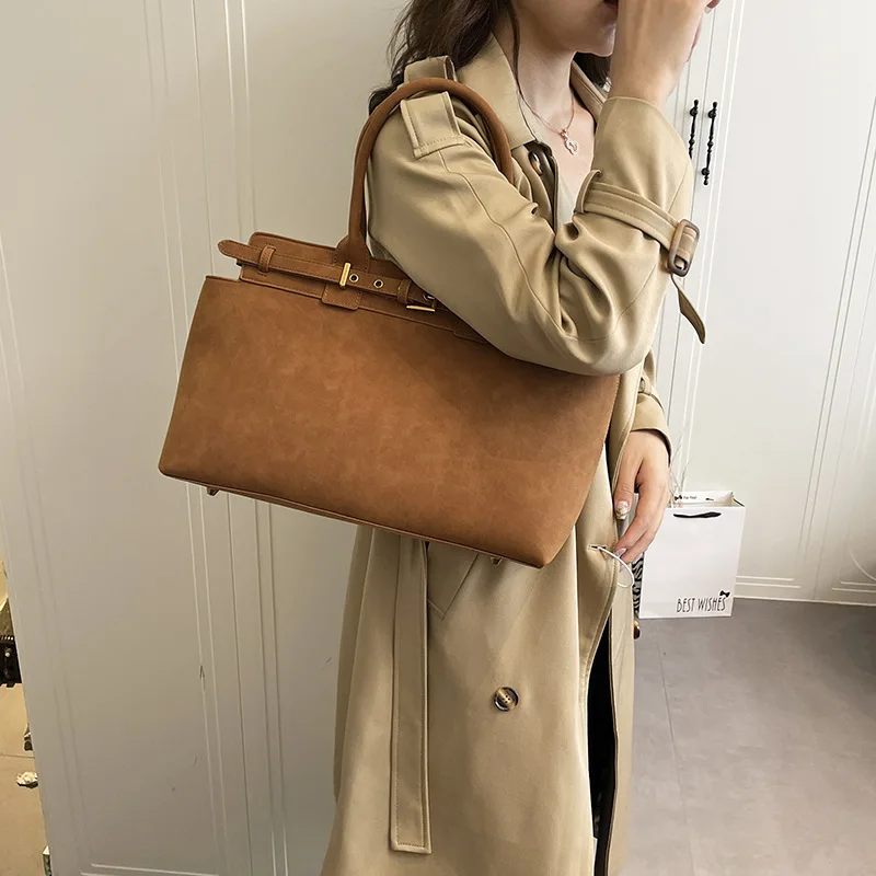 2025 Bolso de mano con textura vintage Bolso de hombro estructurado premium para mujer Oficina de cuero reciclado para viajeros de transición de fin de semana
