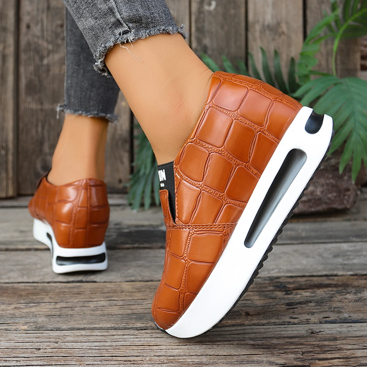 Damen Komfort-Sneaker mit Krokodilmuster, Slip-On, Keilabsatz, Plateau, Luftpolster, Alltagsschuhe – Detail 10