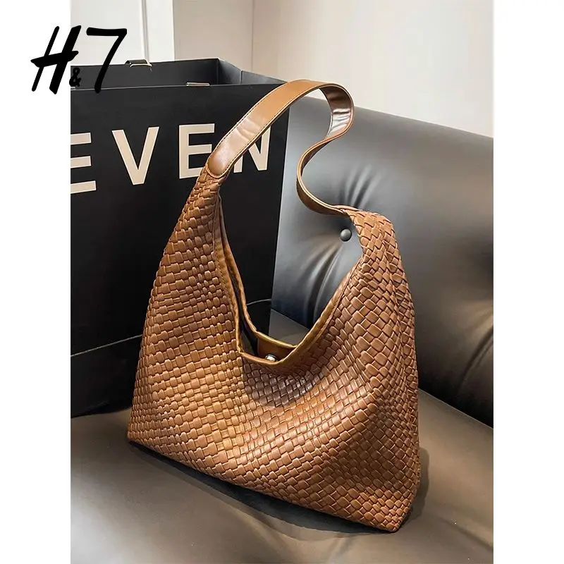 

2024 The New Style H7 Network Celebrity Crocodile Weave Woven Carrying Large Capacity Women's Retro Fashion Trend Shoulder Bag