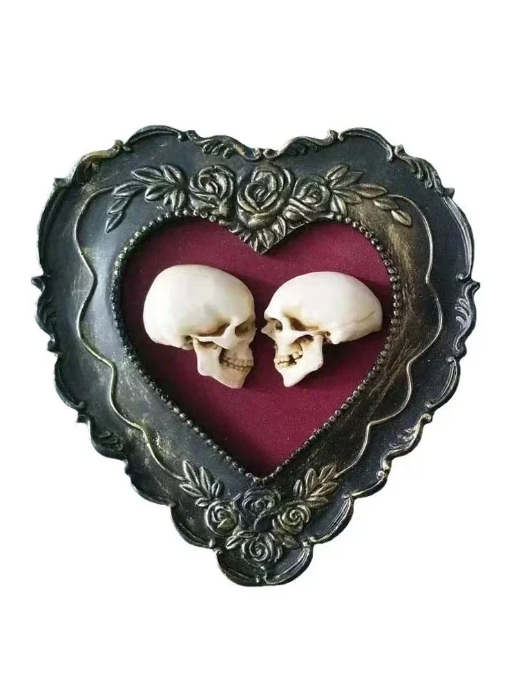 Gerahmte Miniatur-realistische menschliche Totenköpfe, Halloween, romantische Liebesskelett-Dekoration, herzförmige wahre Liebes-Schädel-Ornament