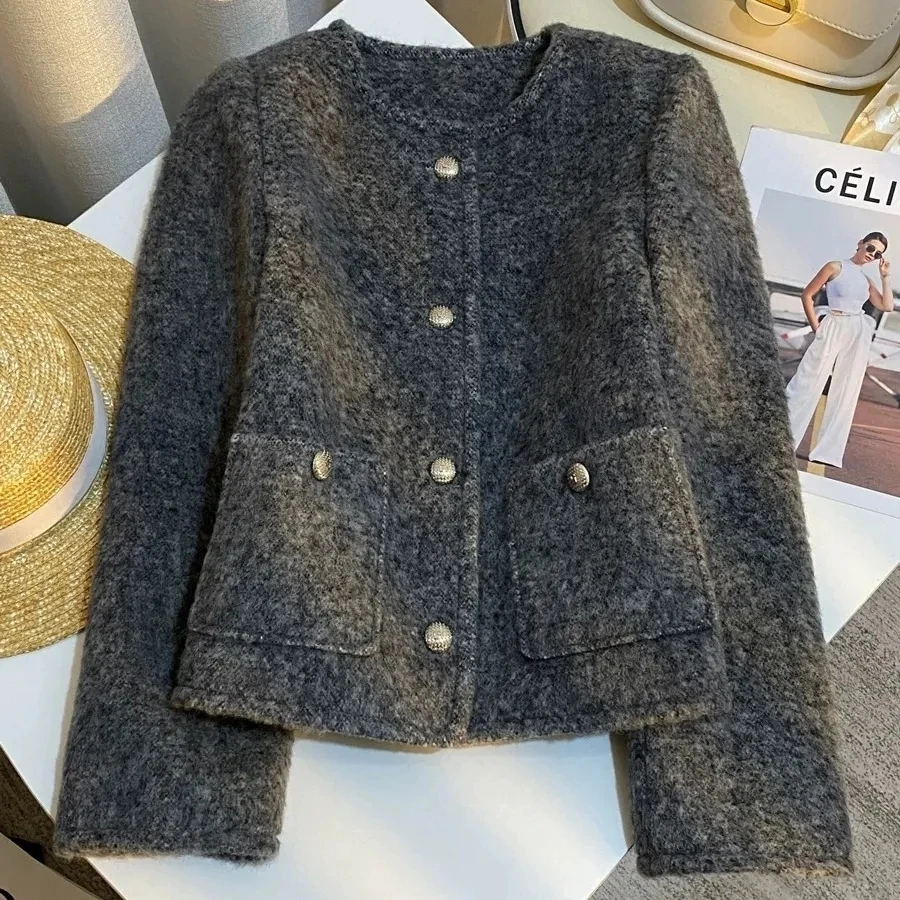 2025 Winter New High end Grey Temperament Small Fragrant Wind Cotton Jacket Women's Short Versatile Round Neck Fashion Top