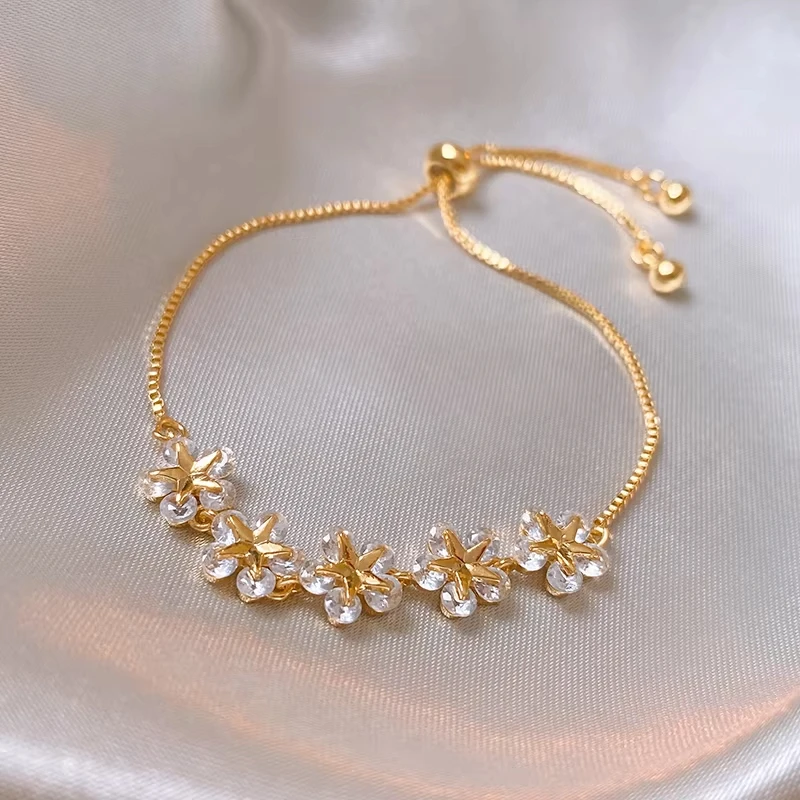 Exquisite Rhinestone Bracelet Ladies Fashion Stars Flower Charm Wristlet Bracelets Gold Color Adjustable Bangle Wedding Jewelry