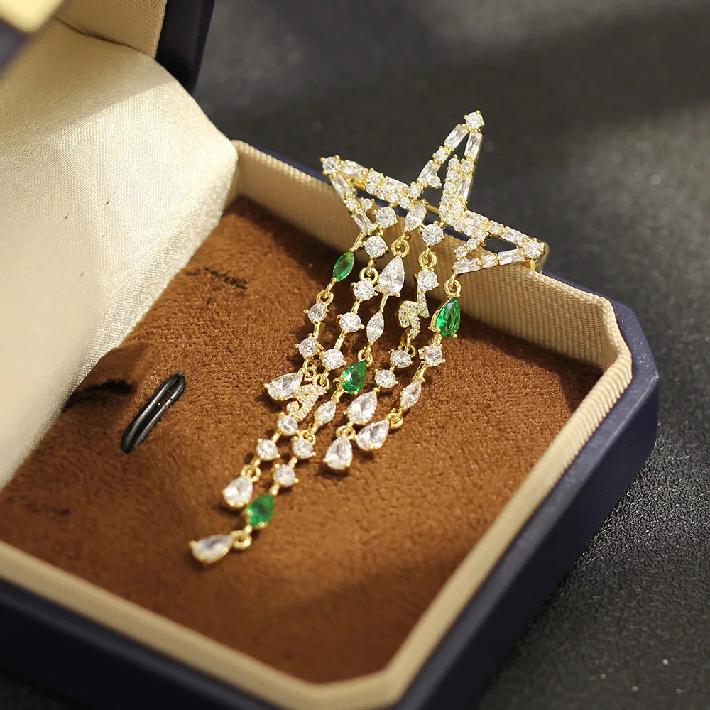 High-end Light Luxury Green Stone Inlaid Tassel Pin Five Pointed Star Brooch Versatile Niche Fashion Accesories Pins for Women