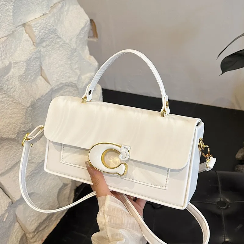 

Elegant Leather Classic Vintage Fashionable Bag For Commuter Women With Solid Color Tote Design