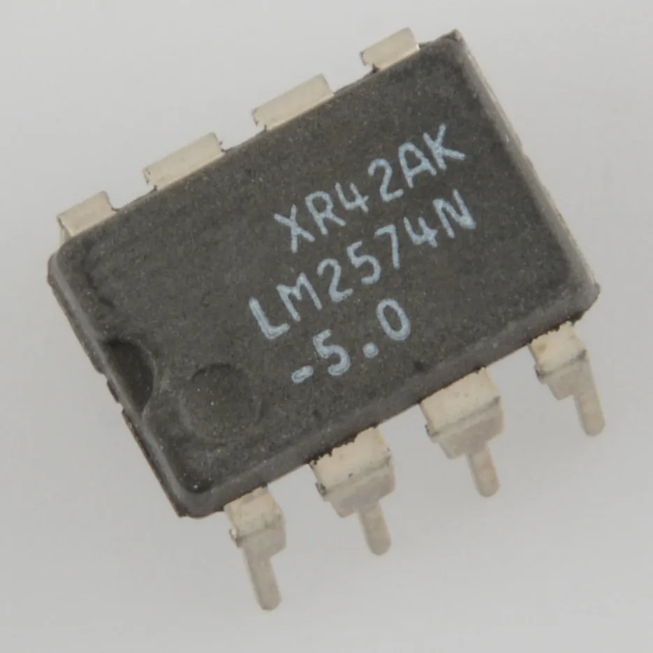LM2574N-5.0 LM2574N in-line DIP-8 5V switching regulator chip