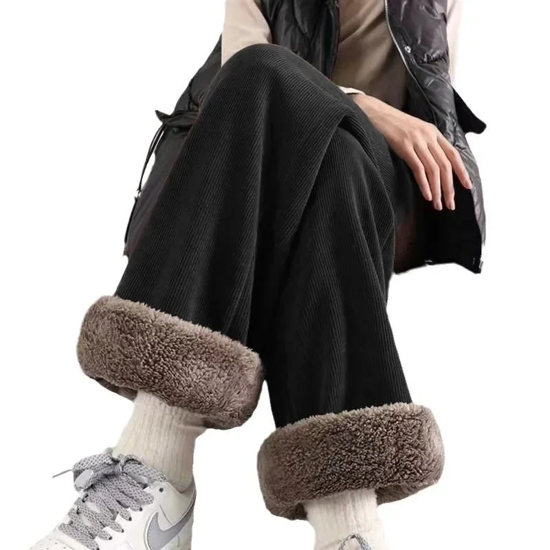 سروال قصير واسع الساق للنساء باللونين البيج والأبيض عالي الخصر ثنى سروال قصير صغير غير رسمي مبطن بالصوف مستقيم