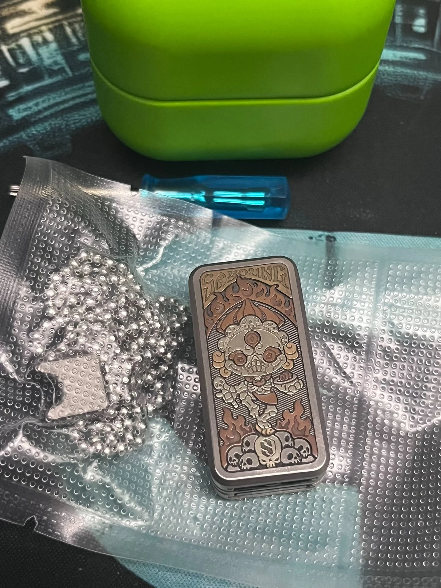 Corpse Dolin, titanium alloy inlaid with three-layer Ding Ding push card