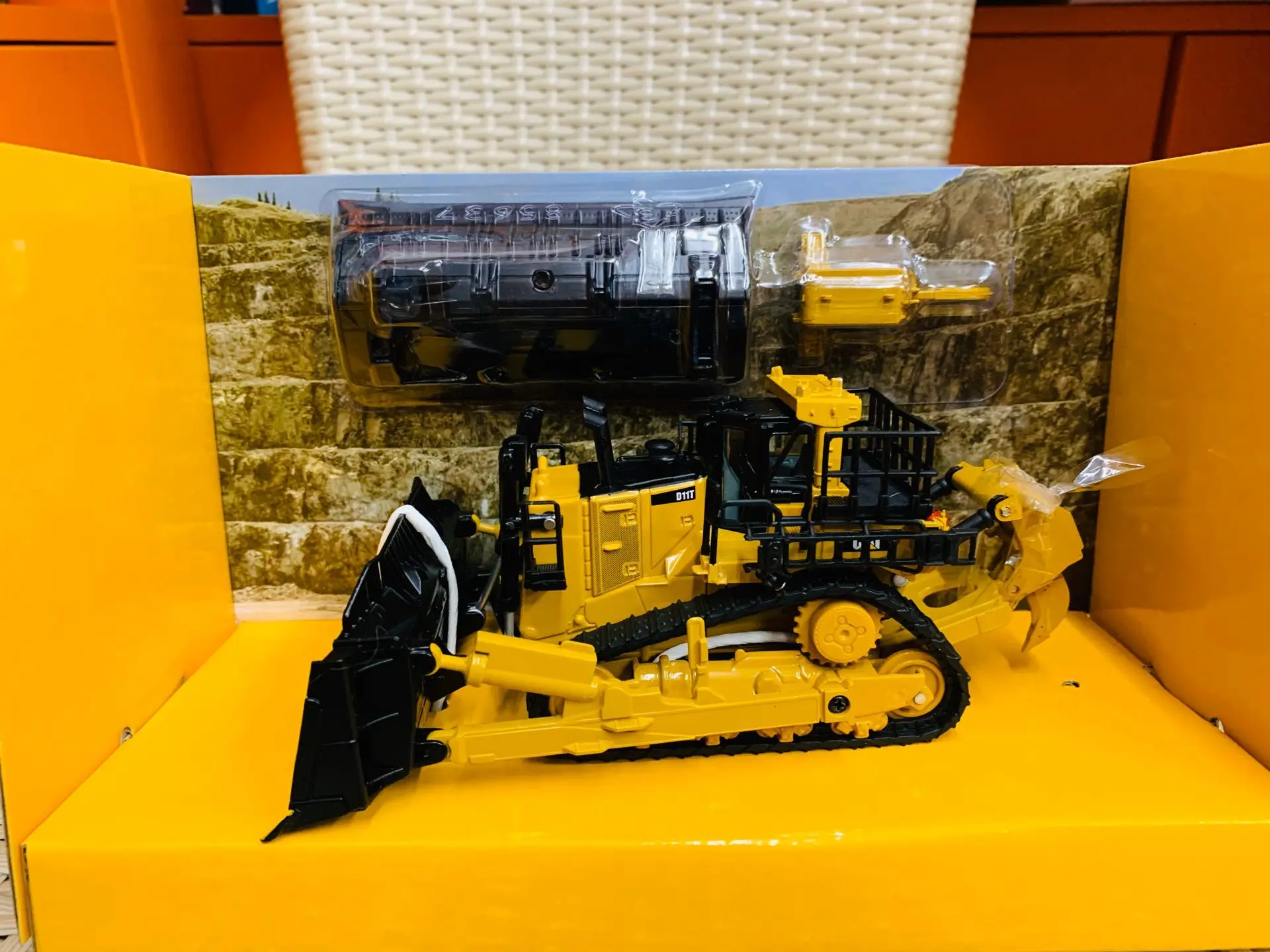 

1/64 Scale Alloy Toy Engineering D11 Dozer - 745 Truck - Excavator Boy's Birthday Gift Scene Decoration DM DieCast Model