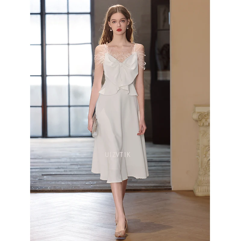 Robe de soirée d'anniversaire en Satin blanc pour femmes, élégante, avec coutures de plumes, col en v, dos nu, robe de bal Simple, robe de soirée de mariage