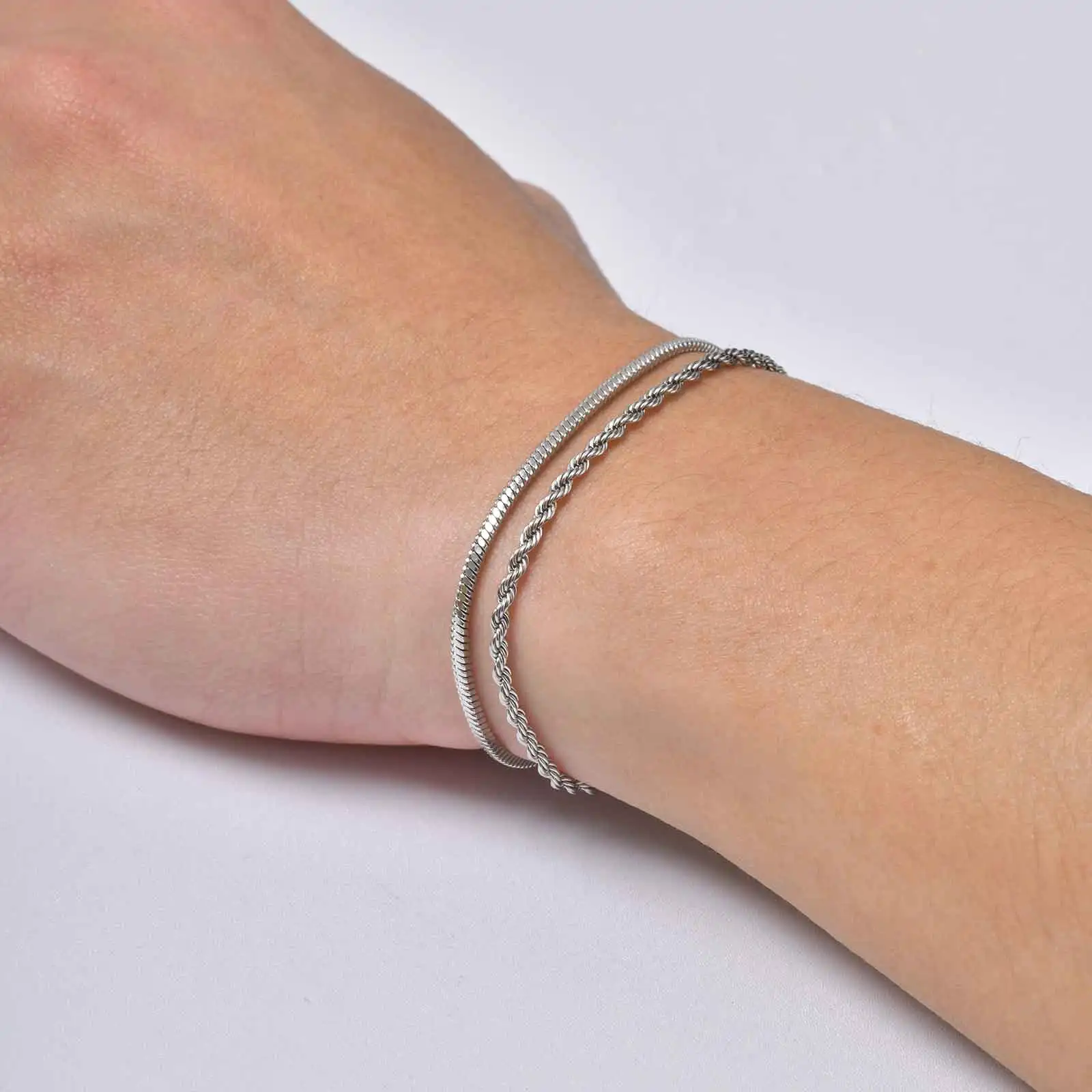 2 Stück Edelstahl-Kettenarmband für Männer und Frauen, wasserdichtes, silberfarbenes, dünnes Kettenarmband, trendiges Unisex-Metallketten-Geschenk – Detail 6