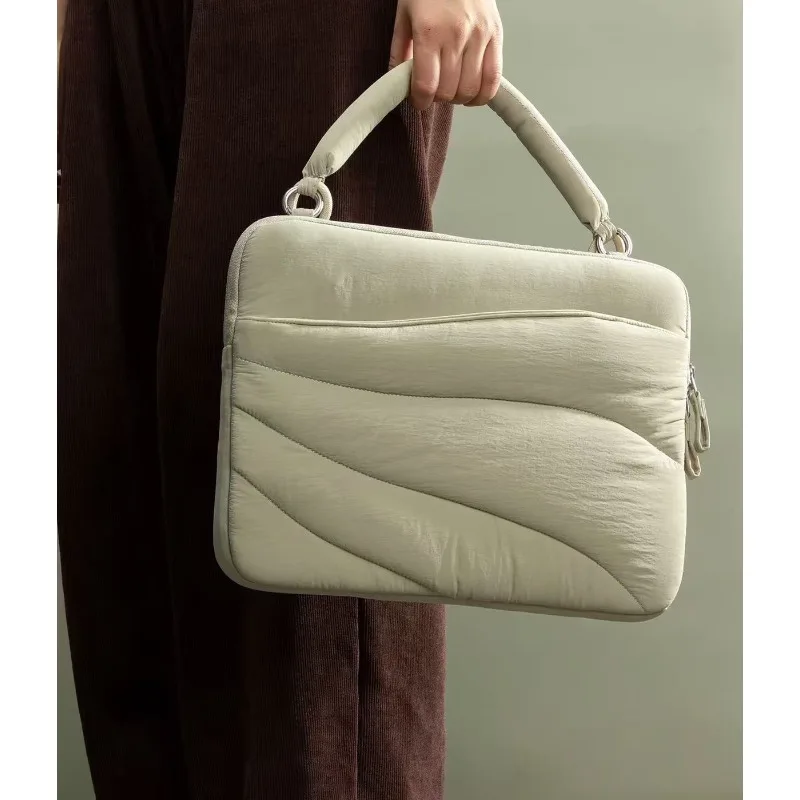 

Eco Friendly Shockproof Lightweight Bag Holiday Gift Commuter Hand Held Office Bag Fresh Solid Color Cloud Computer Bag Custom