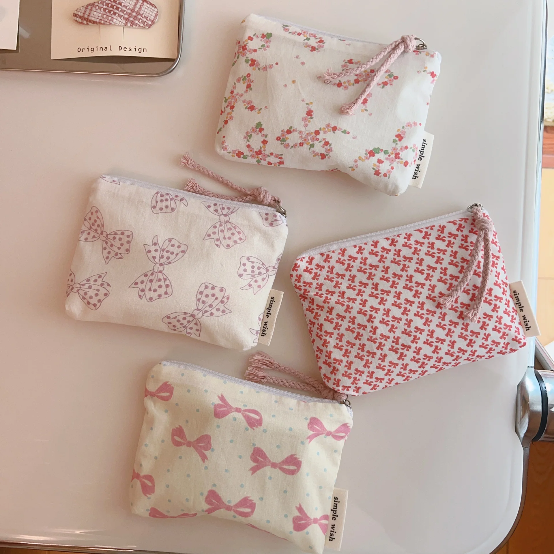 Elegante monedero con lazo, bolsa de maquillaje con lápiz labial floral, bolsa organizadora portátil de viaje, bolsa para tarjetas, auriculares, bolsa de almacenamiento para toallas sanitarias